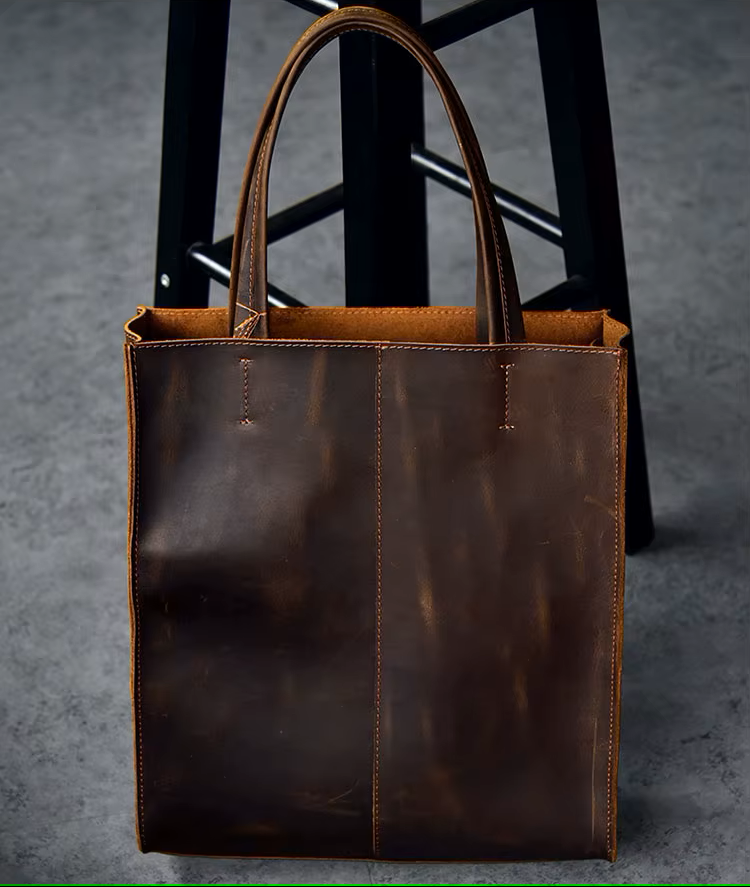 Classic Vertical Tote in Cowhide Leather – With Detachable Pouch