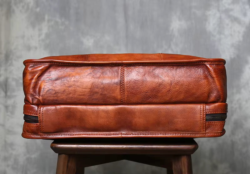 Heritage Classic Leather Messenger Bag