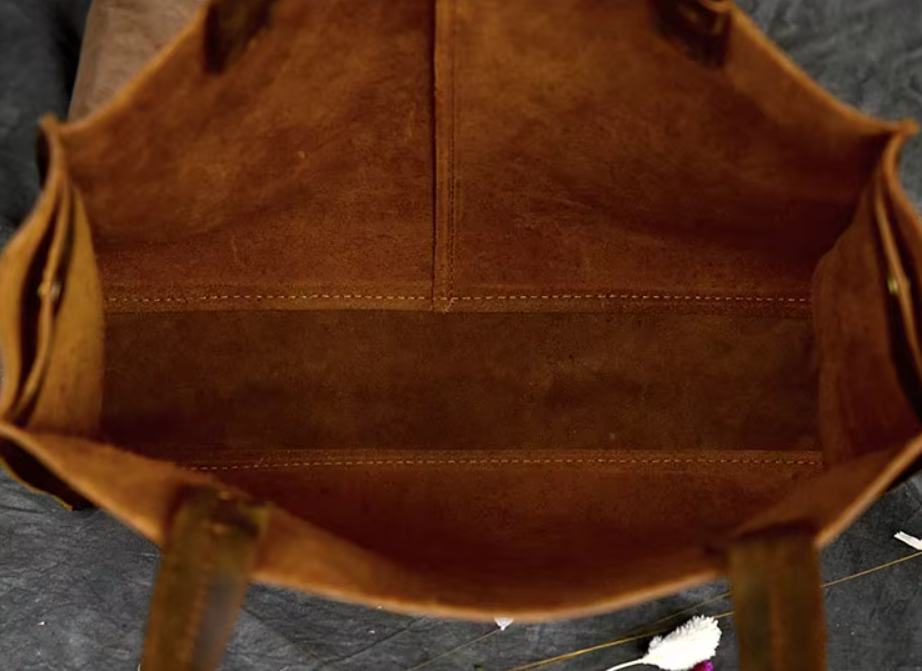 Classic Vertical Tote in Cowhide Leather – With Detachable Pouch