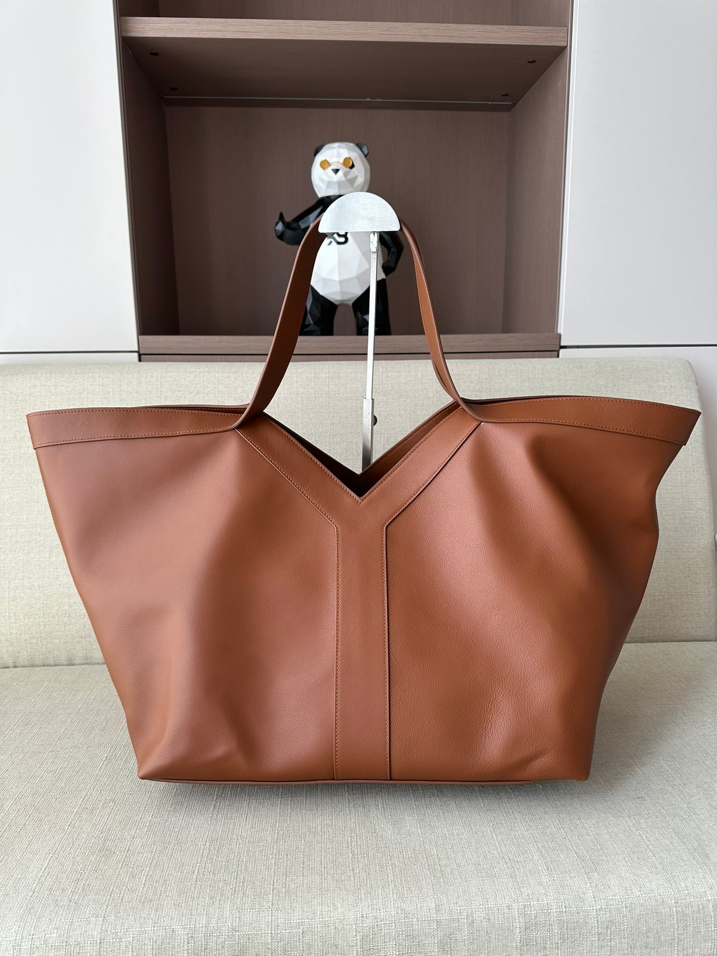 V Cowhide Leather Tote bag