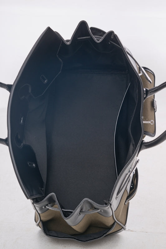 The vanguard Weekender bag