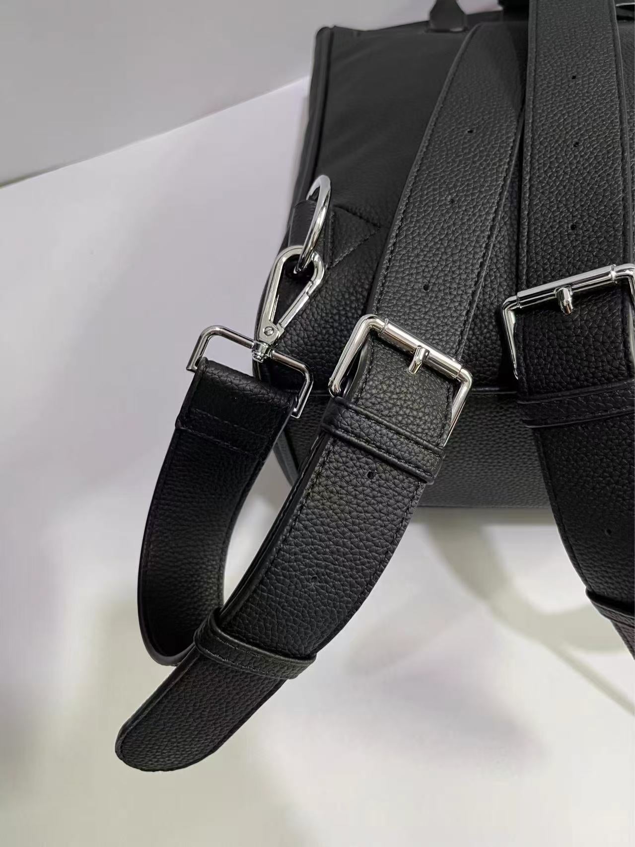 Multipocket Grain Leather Backpack