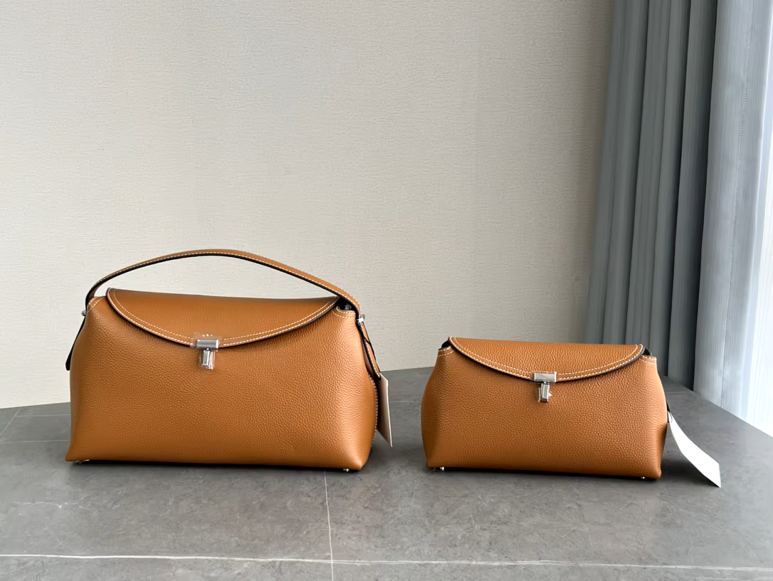 Classic Leather Shoulder Bag