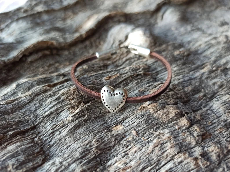 Leather Heart Bracelet – A Bohemian Treasure