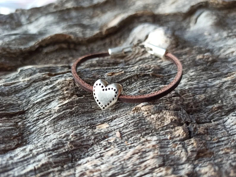 Leather Heart Bracelet – A Bohemian Treasure