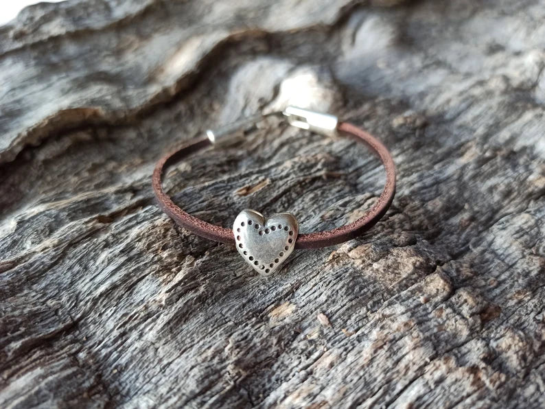 Leather Heart Bracelet – A Bohemian Treasure